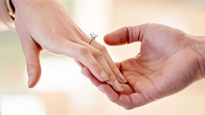 بجانب الرومانسية.. 3 مواضيع هامة ناقشيها مع خطيبك؟ 