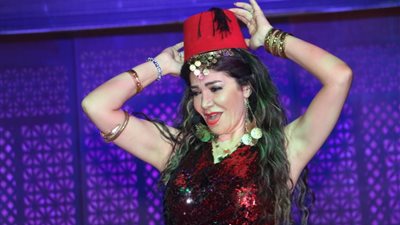 لقاء سويدان تنشر صورًا من كواليس مسرحية «فنان الشعب.. سيد درويش»