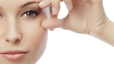 أسباب الهالات السوداء تحت العينين وطرق علاجها 