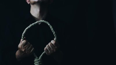 قبل زواجه بأيام.. انتحار شاب شنقًا في الجيزة