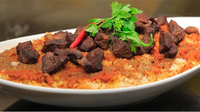 ترتبط بالعيد.. «القومي للتغذية» يكشف حقائق حول الفتة المصرية 