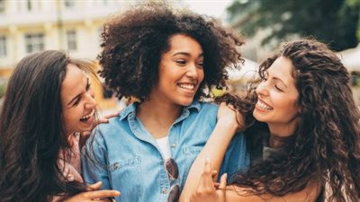 «بين النوم ومشاهدة التلفاز».. احتفالات البنات على طريقتهم بأول أيام عيد الأضحى