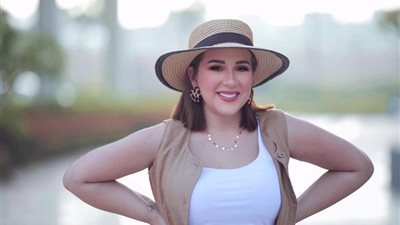 شيطاني غلبني.. أسماء شريف منير تعتذر للجمهور بسبب «لبس مكشوف»