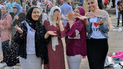 «البر والبرياني».. أبرز مظاهر احتفال المرأة العدنية بالعيد