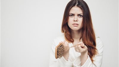 «السبانخ والحلبة».. مكونات طبيعية تمنع تساقط الشعر: «جربيها»