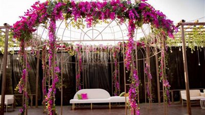 «لو هتعملي خطوبتك في البيت».. 8 أفكار لتزيين كوشة العروسة 