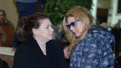 يسرا تكشف كواليس زواج سمير غانم ودلال عبد العزيز