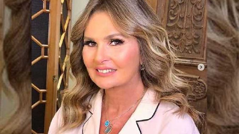 الفنانة يسرا