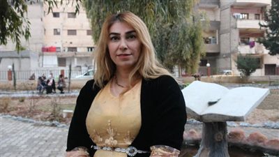 رئيسة اتحاد مثقفي الجزيرة: المرأة السورية تعمل بالورش لشراء الخبز والبندورة