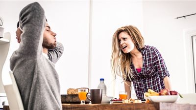 مبروك عطية: «خدي وصل أمانة على جوزك وأبوكي وأخوكي»