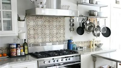 «متتعبيش نفسك مع المواعين».. أفكار سهلة لترتيب مطبخك 