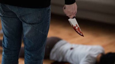 مريضًا نفسيًا.. شاب يقتل ربة منزل طعنًا في الطالبية 