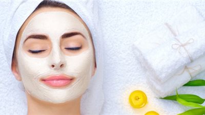 خطوات بسيطة ووصفات منزلية لتفتيح مسام البشرة المُغلقة