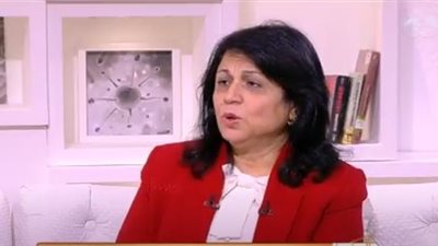 هل تناول السكريات يصيب الأطفال بسرطان القولون؟.. طبيبة تجيب