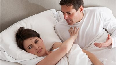 زوجتي تساومني ماديًا على العلاقة الحميمية.. أعمل إيه؟ «الإفتاء» تُجيب‎‎