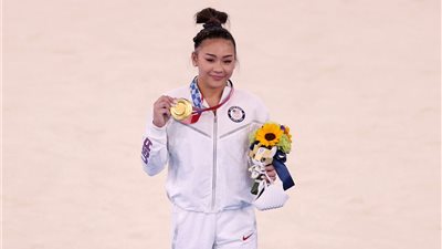 الأمريكية سونيسا لي تحصد ذهبية الفردي العام للجمباز الفني بأولمبياد طوكيو