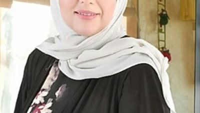 الواعظة فاطمة موسى توضح حكم قراءة القرآن على الماء ورشه بالمنزل.. فيديو