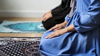 تعرفي على شروط إمامة المرأة للصلاة في المنزل 