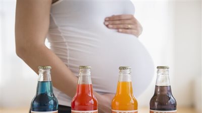 3 مخاطر لتناول المشروبات الغازية أثناء الحمل..أشهرها تسمم الجنين