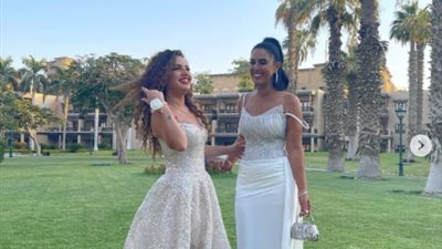 إطلالة والدة رنا رئيس تشعل السوشيال ميديا