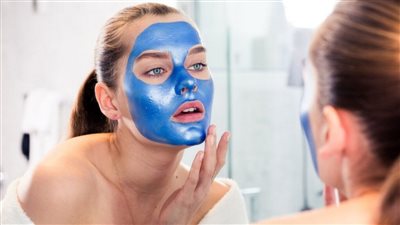 تقضي على شوائب البشرة.. فوائد خلطة النيلة الزرقاء