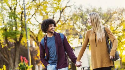 «السوشيال تقتل».. 4 أشياء تدمر قصة حبك في الجامعة