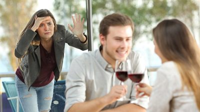 بيشتغلك أهربي.. 6 علامات تخبرك أنه مش بيحبك 