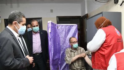 الرئيس السيسي يوجه الحكومة بسرعة تطعيم أعضاء هيئة التدريس ضد كورونا قبل بدء الدراسة