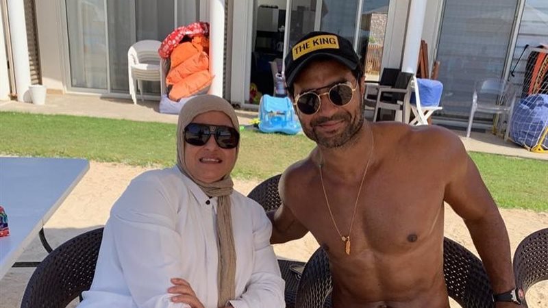 كريم فهمي ووالدته