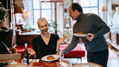 4 أمور تكشف الفرق بين الحب الطبيعي والأناني