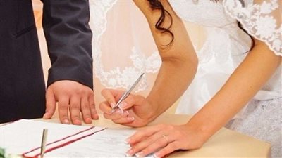 هل يجوز للرجل أن يتزوج من امرأة زنى بها ؟.. أمين الفتوى يجيب