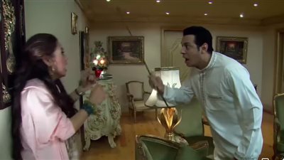 لقاء الخميسي تروي تفاصيل مشهد ضربها من مصطفى شعبان (فيديو)