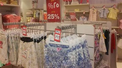 لو ناوية تشتري هدوم.. أوكازيون الصيف بدأ والتخفيضات 60% في 400 محل