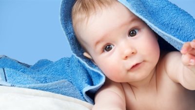 من أين تبدأ مرحلة الحفاظ على صحة الطفل؟.. طبيبة تضع الروشتة (فيديو)