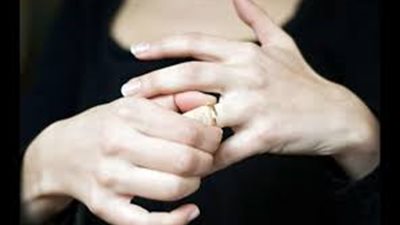 حولني لشبه امرأة.. هنا: خلعت زوجي لأنه بيناديني يا 