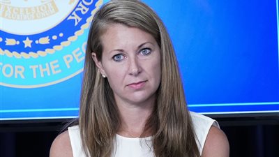 «ميليسا» توجه ضربة لحاكم نيويورك المتحرش باستقالتها من منصبها