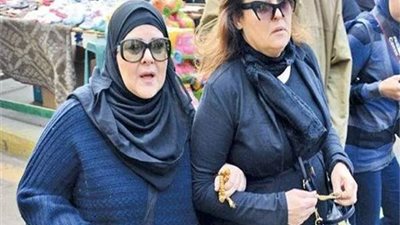 نهال عنبر: مش عارفة أصدق خبر وفاة دلال عبد العزيز| فيديو