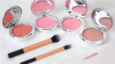 لـ «النساء».. تعرفي على ألوان البلاشر للبشرة الفاتحة