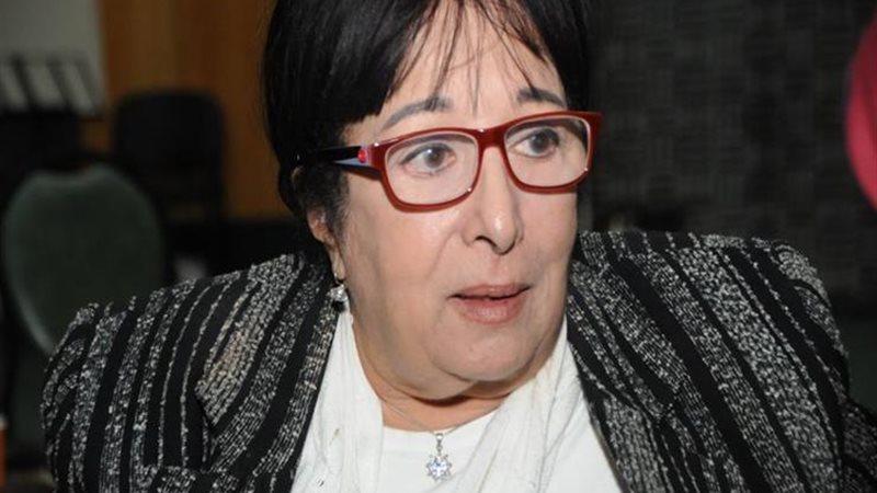 الفنانة سميرة عبدالعزيز