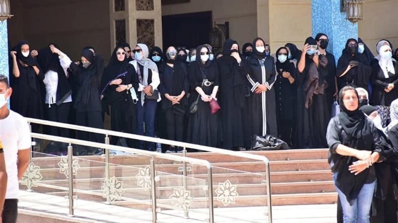 جنازة دلال عبد العزيز