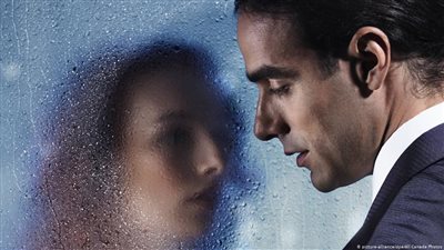 لا تحتاري.. ٤ أشياء متناقضة يفعلها الرجل عندما يعجب بك