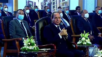  السيسي: الحكومة بتتعذب معايا علشان نحسن حياة الناس