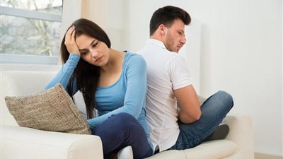 احذري.. علامات تكشف مخطط زوجك لتدمير ثقتك بنفسك