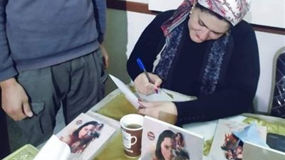 الكاتبة منى عبد العزيز لـ«هير نيوز»: المرأة متحققة في الأدب العربي رغم التمييز