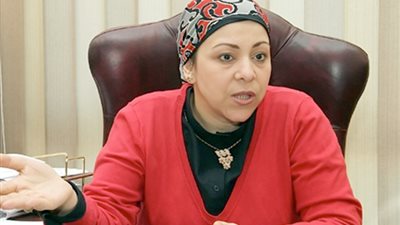 «أبو القمصان» للطالبات: مفيش حاجة اسمها كليات قمة وقاع