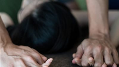  السجن 3 سنوات.. عقوبة شابين هتكا عرض موظفة تحت تهديد 