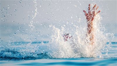 تفسير حلم الغرق في البحر للشاب والفتاة والطفل