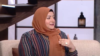 ليه اتنازل عن حريتي.. فتاة تكشف أسباب إضرابها عن الزواج| فيديو