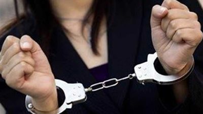 سقوط سيدة وزوجها يديران عصابة لسرقة شقق وسط البلد