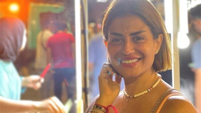 تفاصيل خناقة منة فضالي في بلاتوه ميني بار 